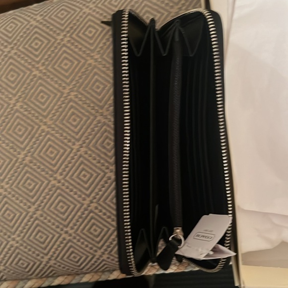 WALLET COACH LARGE BLACK C ZIP AROUND NWT - Picture 3 of 5